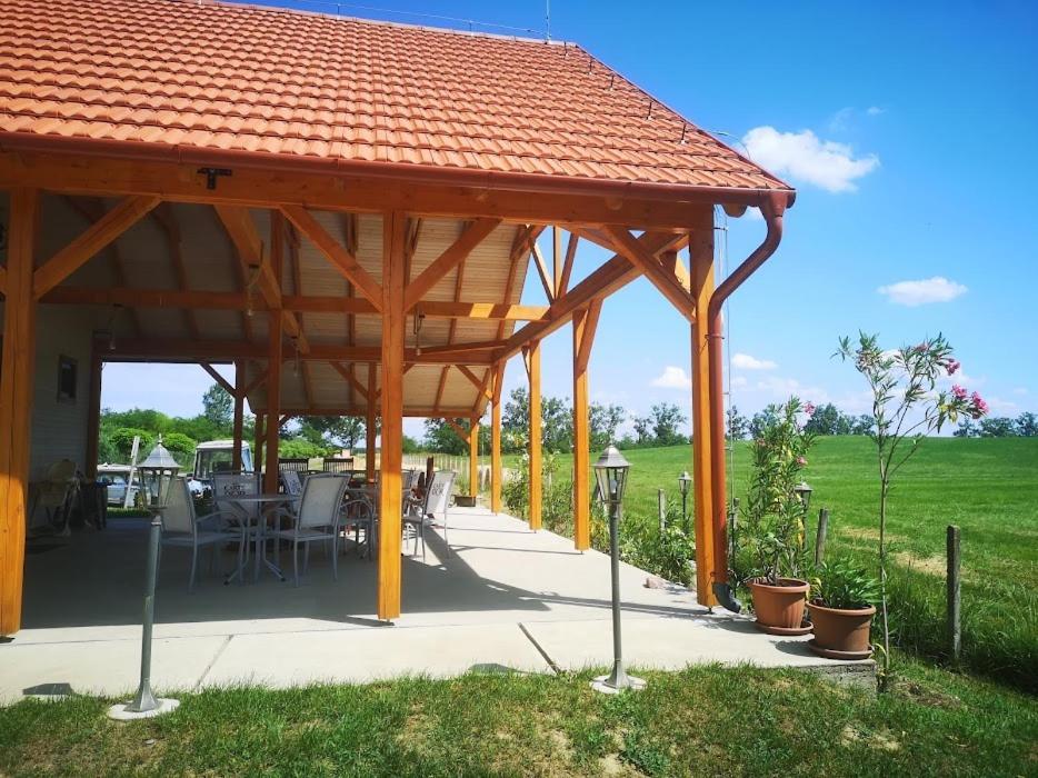 Apartament Tomajor Vendeghazak Tiszaeszlar Zewnętrze zdjęcie